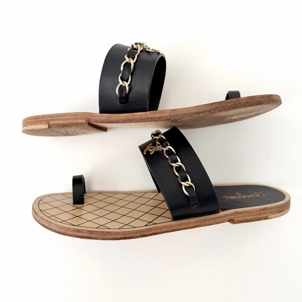 CHANEL | Chain CC Toe Ring Sandals Black Leather Flats EU 40 - Picture 13 of 16